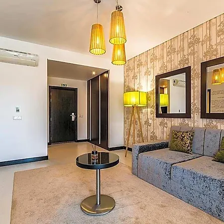 Hotel Lisotel - &